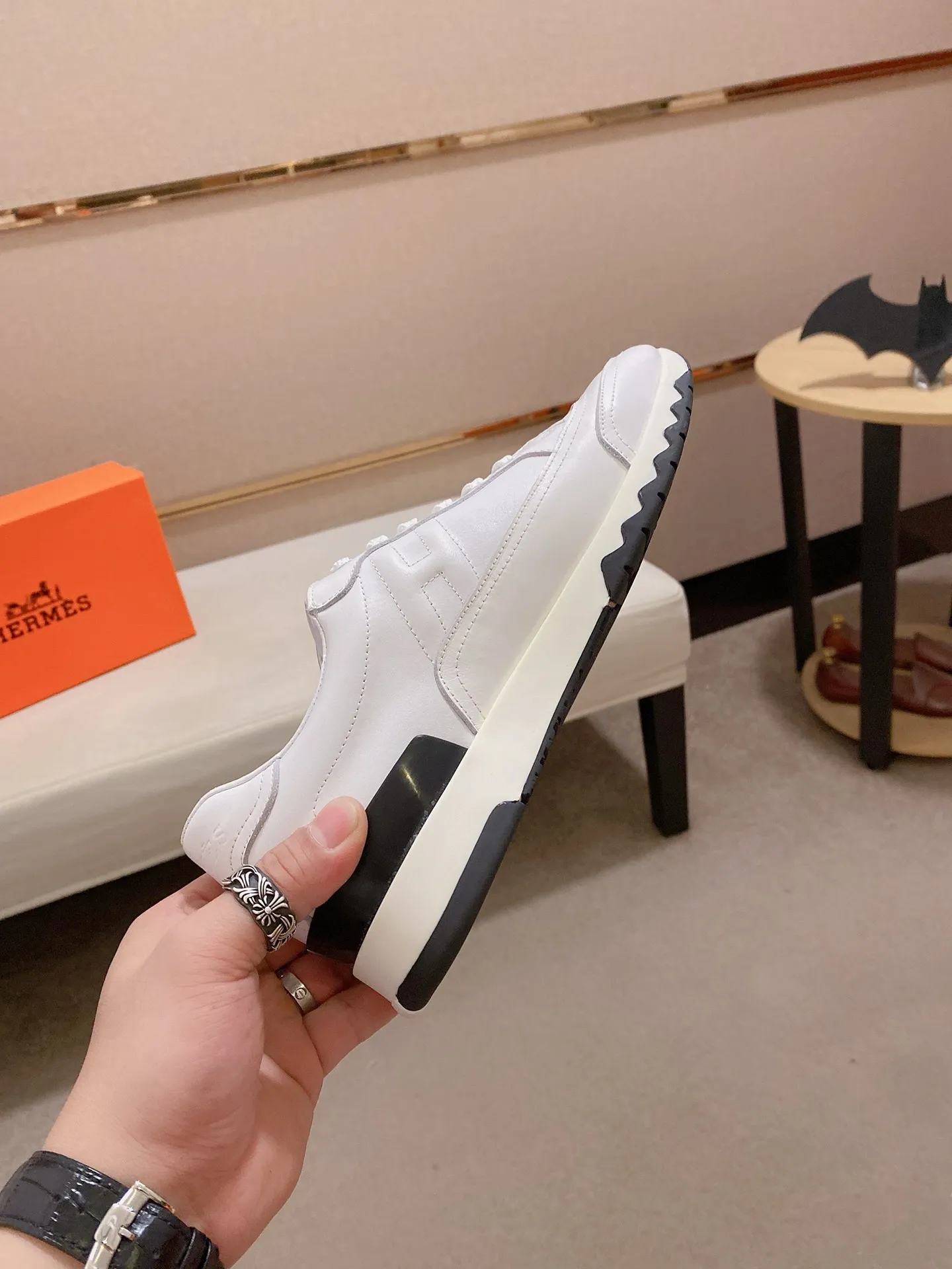 Ex-factory price: 500💰《HERMES》【Classic original single version】Hermès; top 🔝purchasing agent🔍🔍men's latest 🇺🇸sold simultaneously, original imported from Italy ▲▲first-layer cowhide ▲▲ (high-end, nobility and class) ) Exquisite workmanship (Italian 🇮🇹 imported water-dyed 🐂 cowhide lining) sole: original sole provided by the original factory, ⚠️exclusive double-layer activity·TPR·rubber·combined molded outsole; super comfortable·wear-resistant·non-slip·environmental protection The real thing is more beautiful when photographed in kind (high quality, following orders), you can come in and out at will * Number of yards: 38·39·40·41·42·43·44# (can be customized 45.)